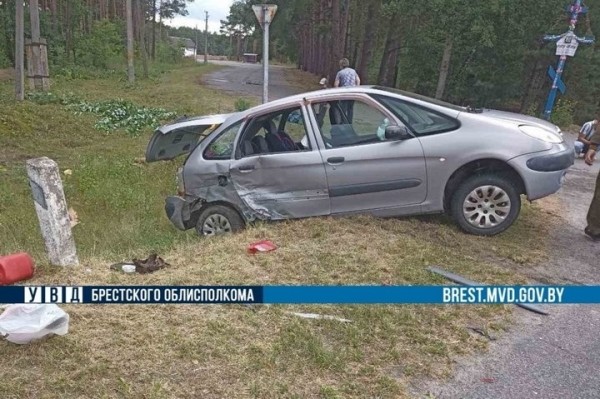 В Брестской области ремни безопасности и детское автокресло спасли жизнь участникам ДТП В Брестской области ремни безопасности и детское автокресло спасли жизнь участникам ДТП