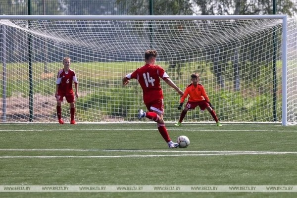 Новое футбольное поле с искусственным покрытием открыли в Малорите