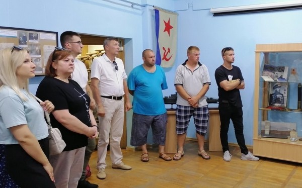 Экскурсию в музей на выставку к 120-летию Георгия Холостякова организовала для молодежи «Барановичи коммунтеплосеть» Экскурсию в музей на выставку к 120-летию Георгия Холостякова организовала для молодежи «Барановичи коммунтеплосеть»