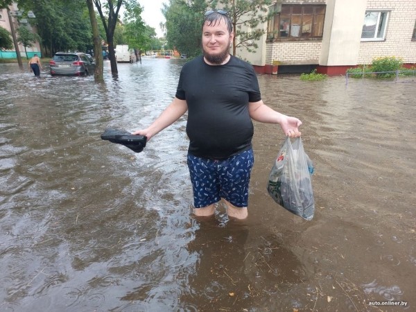 Залитые улицы. Стихия в Минске разыгралась не на шутку Залитые улицы. Стихия в Минске разыгралась не на шутку