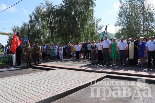 Брестская область. В Лопатино открыли памятник герою-освободителю Дмитрию Тремасову