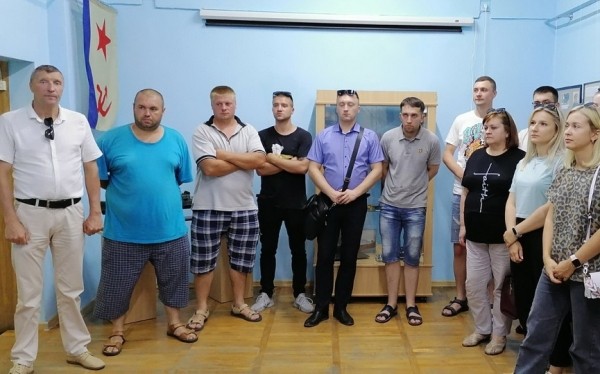 Экскурсию в музей на выставку к 120-летию Георгия Холостякова организовала для молодежи «Барановичи коммунтеплосеть» Экскурсию в музей на выставку к 120-летию Георгия Холостякова организовала для молодежи «Барановичи коммунтеплосеть»