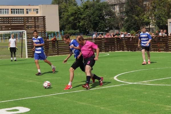 В Ганцевичах открыли футбольную площадку, построенную при содействии АБФФ и Туровского молочного комбината В Ганцевичах открыли футбольную площадку, построенную при содействии АБФФ и Туровского молочного комбината