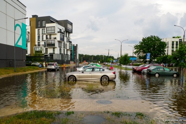 Залитые улицы. Стихия в Минске разыгралась не на шутку Залитые улицы. Стихия в Минске разыгралась не на шутку