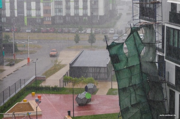 Залитые улицы. Стихия в Минске разыгралась не на шутку Залитые улицы. Стихия в Минске разыгралась не на шутку