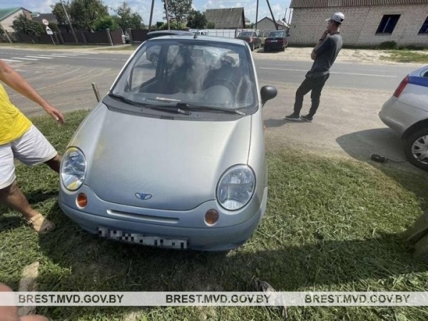 В Березе велосипедистка поворачивала налево - и попала под автомобиль В Березе велосипедистка поворачивала налево - и попала под автомобиль