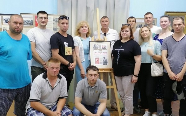 Экскурсию в музей на выставку к 120-летию Георгия Холостякова организовала для молодежи «Барановичи коммунтеплосеть» Экскурсию в музей на выставку к 120-летию Георгия Холостякова организовала для молодежи «Барановичи коммунтеплосеть»