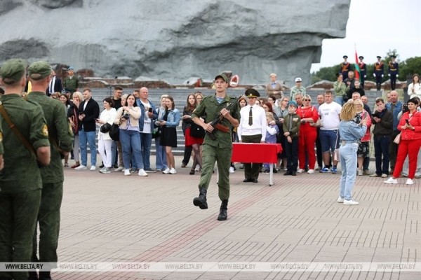 Более 120 студентов военной кафедры ГГМУ принесли присягу в Брестской крепости