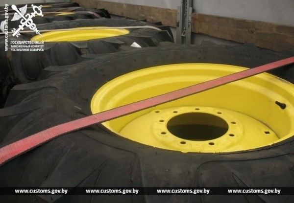 В Бресте таможенники выявили крупную партию товаров без документов В Бресте таможенники выявили крупную партию товаров без документов