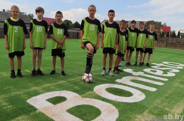 В Ганцевичах открыли футбольную площадку, построенную при содействии АБФФ и Туровского молочного комбината В Ганцевичах открыли футбольную площадку, построенную при содействии АБФФ и Туровского молочного комбината