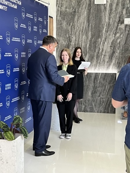 Барановичских 100-балльников на ЦТ чествовали на приеме у губернатора в Бресте Барановичских 100-балльников на ЦТ чествовали на приеме у губернатора в Бресте