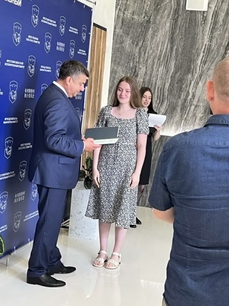 Барановичских 100-балльников на ЦТ чествовали на приеме у губернатора в Бресте Барановичских 100-балльников на ЦТ чествовали на приеме у губернатора в Бресте