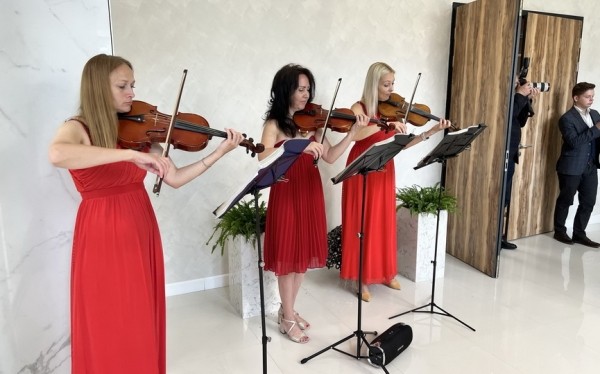 Барановичских 100-балльников на ЦТ чествовали на приеме у губернатора в Бресте Барановичских 100-балльников на ЦТ чествовали на приеме у губернатора в Бресте