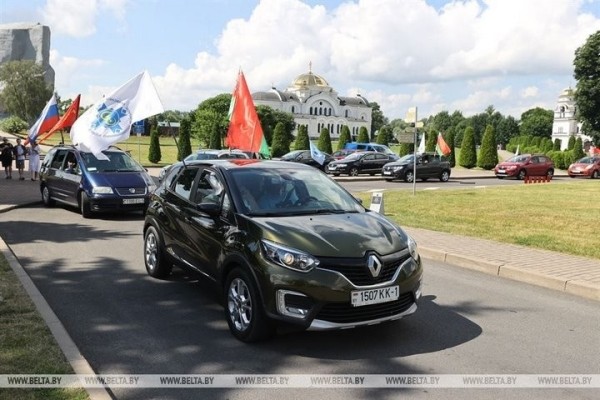 От мемориального комплекса «Брестская крепость-герой» стартовал автопробег до Москвы От мемориального комплекса «Брестская крепость-герой» стартовал автопробег до Москвы