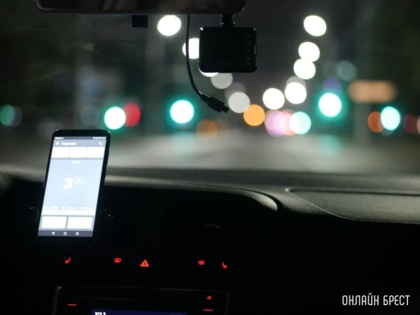 Забыла дорогой смартфон в такси, а он исчез. Кто его взял, если водитель говорит, что ни при чем?