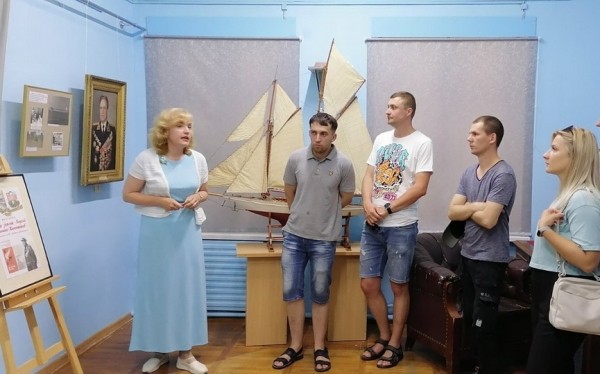 Экскурсию в музей на выставку к 120-летию Георгия Холостякова организовала для молодежи «Барановичи коммунтеплосеть» Экскурсию в музей на выставку к 120-летию Георгия Холостякова организовала для молодежи «Барановичи коммунтеплосеть»