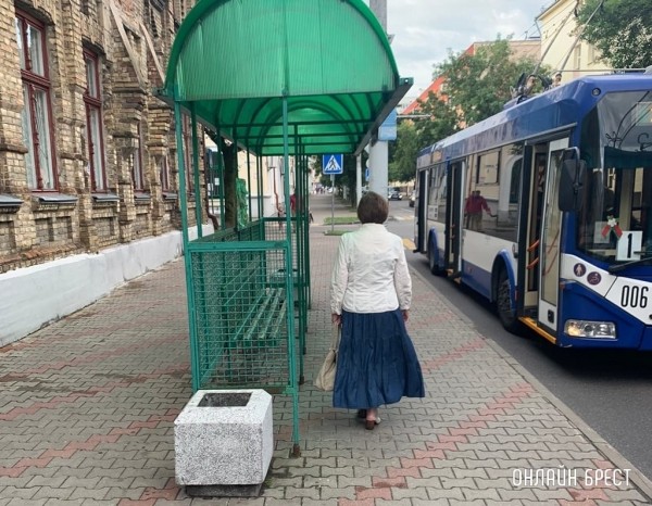 Что будет, если остановился на остановке общественного транспорта. В ГАИ Бреста напомнили водителям Что будет, если остановился на остановке общественного транспорта. В ГАИ Бреста напомнили водителям