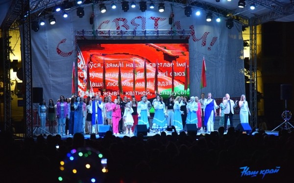 День Независимости в городе: Барановичи спели гимн вместе со всей страной! День Независимости в городе: Барановичи спели гимн вместе со всей страной!