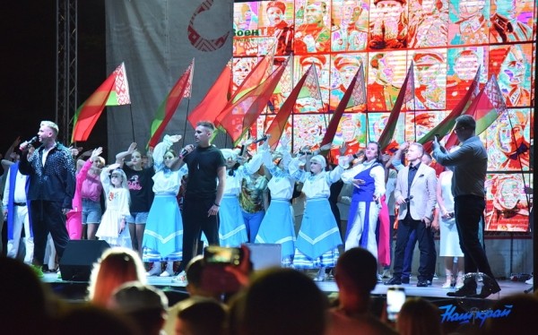 День Независимости в городе: Барановичи спели гимн вместе со всей страной! День Независимости в городе: Барановичи спели гимн вместе со всей страной!