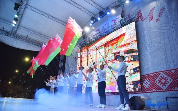 День Независимости в городе: Барановичи спели гимн вместе со всей страной! День Независимости в городе: Барановичи спели гимн вместе со всей страной!