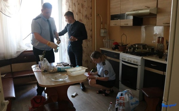 «Добили новую квартиру!»: на Боровках выселили должников, пока их не было дома