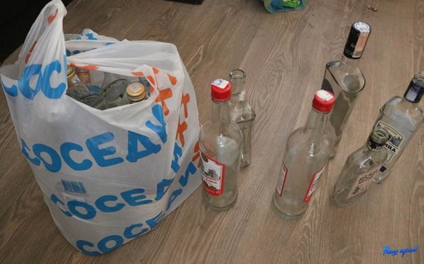 «Добили новую квартиру!»: на Боровках выселили должников, пока их не было дома