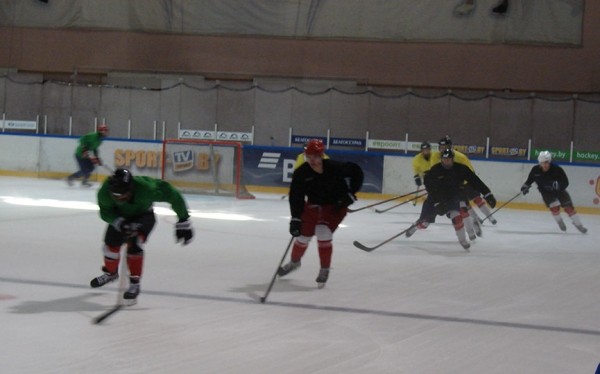 Хоккеисты, на лед! ХК «Авиатор» начал подготовку к новому спортивному сезону