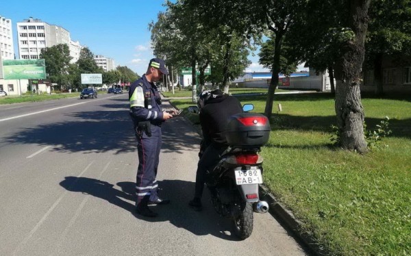Мотоциклистам – памятки, велосипедистам – жилеты. Акции ГАИ проходят в Барановичах Мотоциклистам – памятки, велосипедистам – жилеты. Акции ГАИ проходят в Барановичах