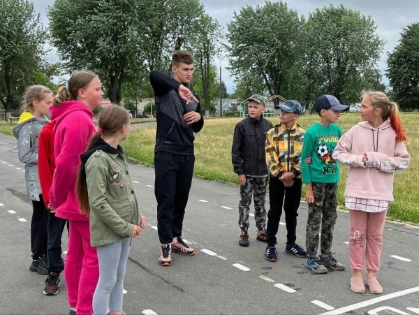 Открытые тренировки для ребят проводятся в Барановичах на школьных стадионах Открытые тренировки для ребят проводятся в Барановичах на школьных стадионах