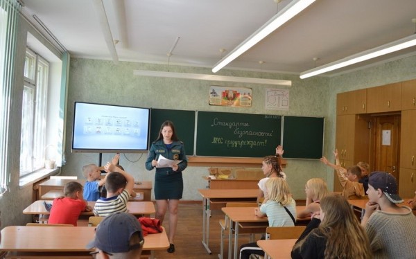 Сотрудники ГРОЧС провели конкурсы и викторины в гимназии № 2