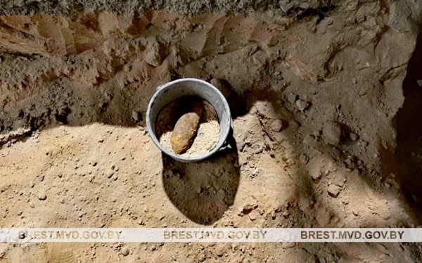 Сразу шесть снарядов обнаружили в гаражном массиве в Барановичах