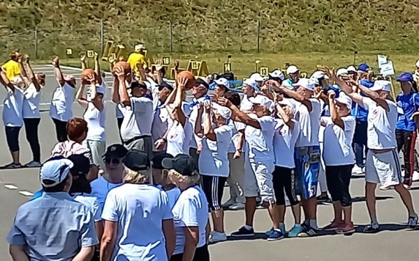 В Барановичском районе состоялся юбилейный спортивный праздник «Шаг к долголетию» В Барановичском районе состоялся юбилейный спортивный праздник «Шаг к долголетию»