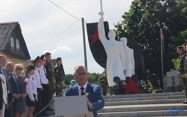 В Барановичском районе торжественно открыли обновленный памятник погибшим землякам