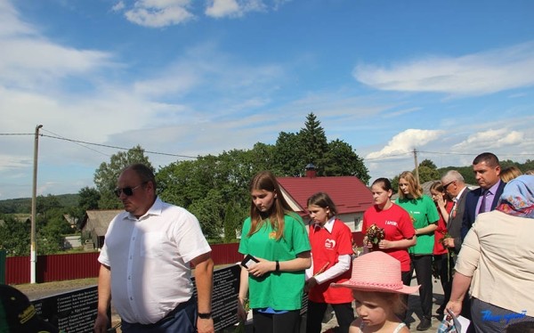 В Барановичском районе торжественно открыли обновленный памятник погибшим землякам