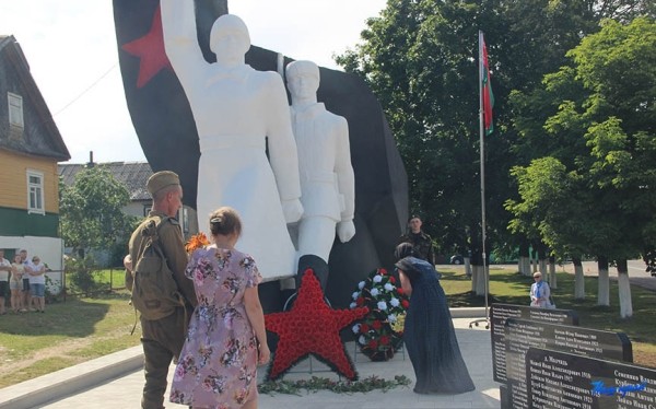В Барановичском районе торжественно открыли обновленный памятник погибшим землякам