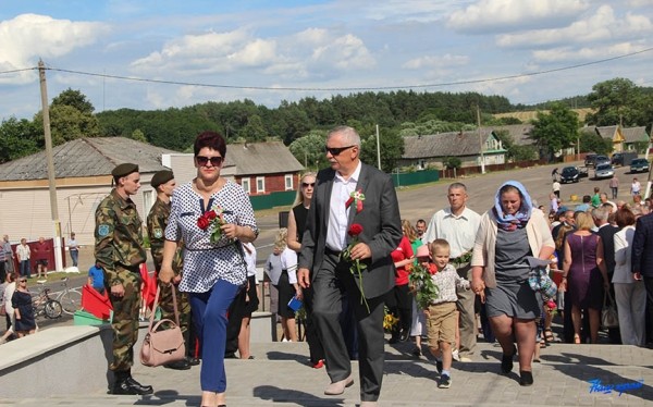 В Барановичском районе торжественно открыли обновленный памятник погибшим землякам