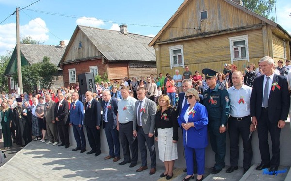 В Барановичском районе торжественно открыли обновленный памятник погибшим землякам