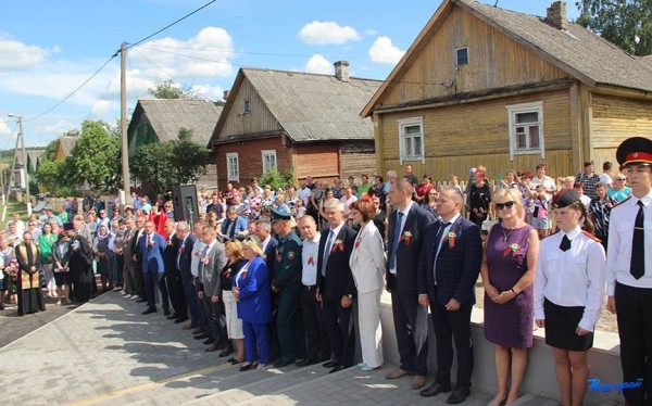 В Барановичском районе торжественно открыли обновленный памятник погибшим землякам