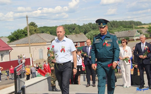 В Барановичском районе торжественно открыли обновленный памятник погибшим землякам