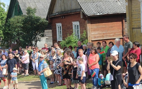 В Барановичском районе торжественно открыли обновленный памятник погибшим землякам