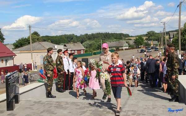 В Барановичском районе торжественно открыли обновленный памятник погибшим землякам
