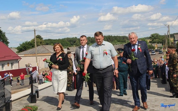 В Барановичском районе торжественно открыли обновленный памятник погибшим землякам