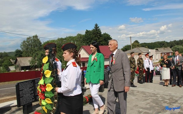 В Барановичском районе торжественно открыли обновленный памятник погибшим землякам