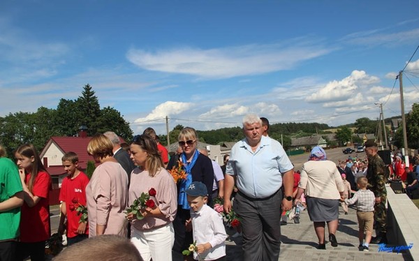 В Барановичском районе торжественно открыли обновленный памятник погибшим землякам