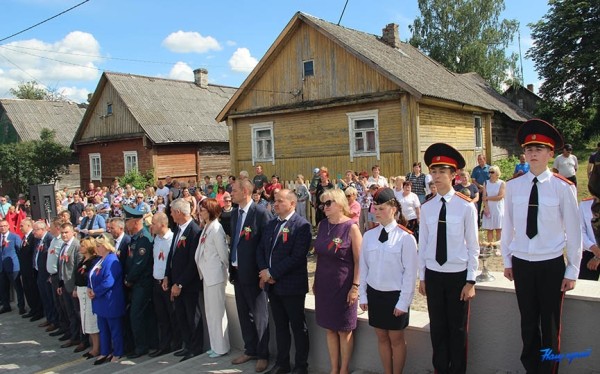 В Барановичском районе торжественно открыли обновленный памятник погибшим землякам
