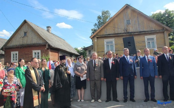 В Барановичском районе торжественно открыли обновленный памятник погибшим землякам