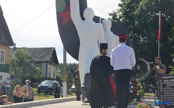 В Барановичском районе торжественно открыли обновленный памятник погибшим землякам