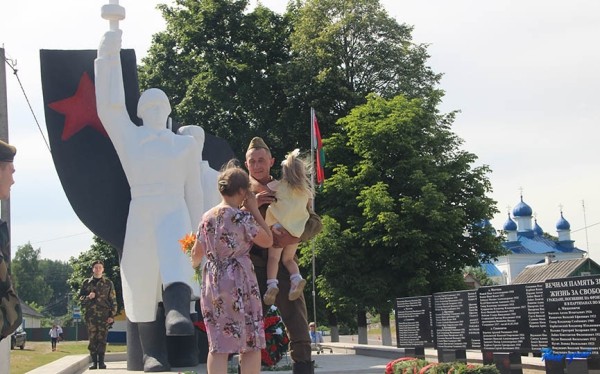 В Барановичском районе торжественно открыли обновленный памятник погибшим землякам