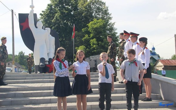 В Барановичском районе торжественно открыли обновленный памятник погибшим землякам
