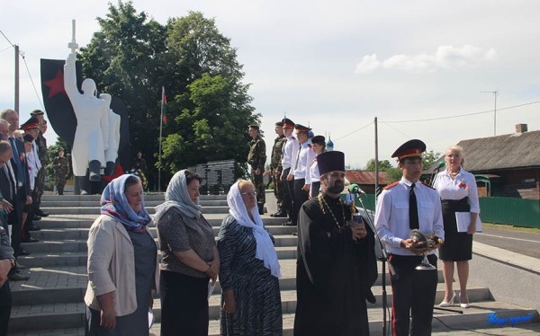 В Барановичском районе торжественно открыли обновленный памятник погибшим землякам